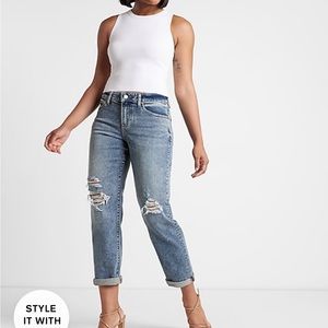 Express boyfriend mid-rise. Brand new. Size 2R.
